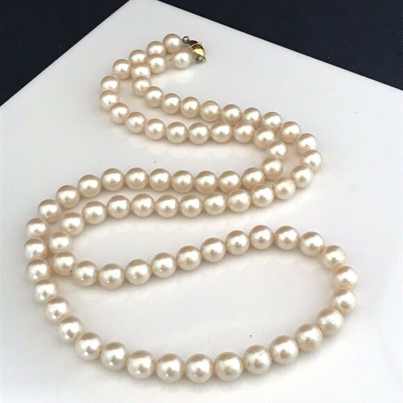 Vintage Monet Necklace Simulated Pearl Gold Tone Classic Chic 6I - Picture 3 of 5